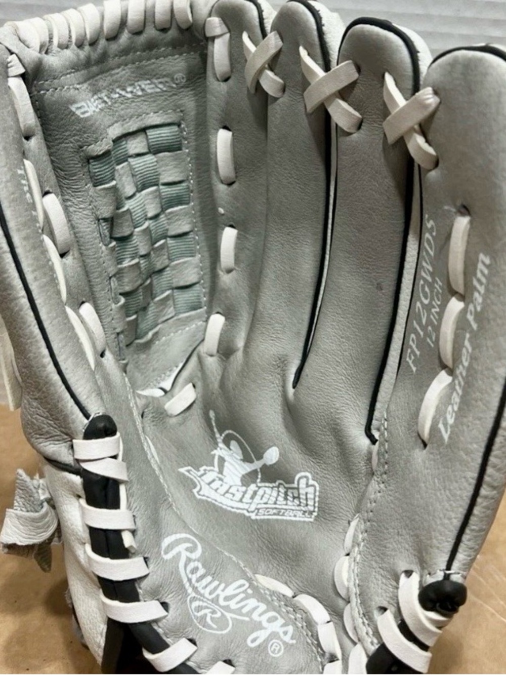 Rawlings Players Series Youth Fastpitch Softball Glove Gray White 12” RHT - Picture 3 of 9